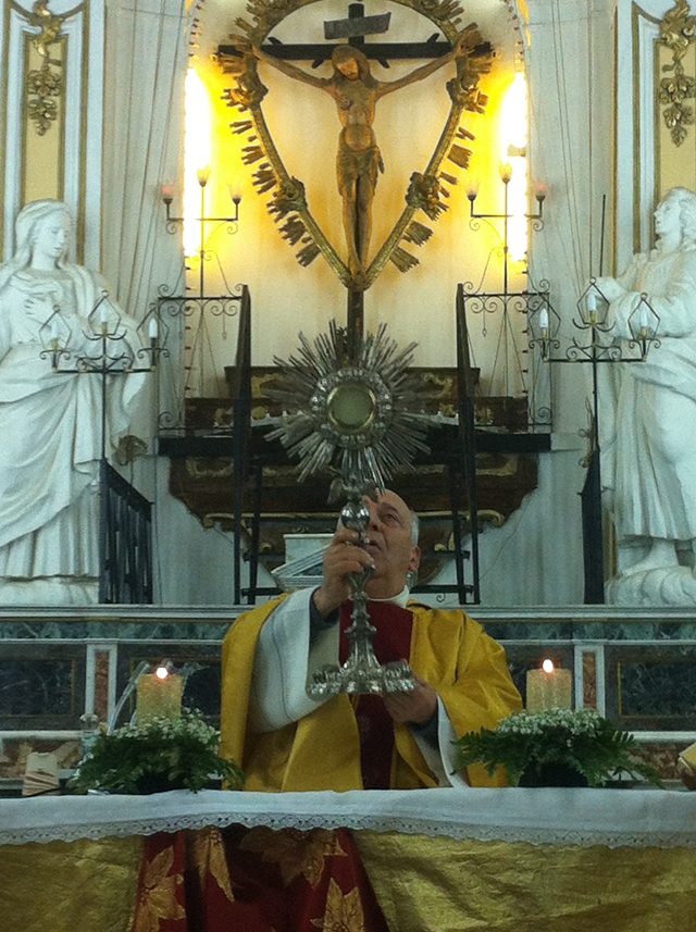 Un momento dell'Adorazione Eucaristica delle Quaranta Ore